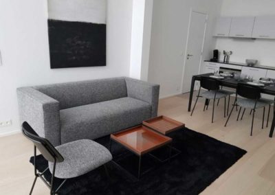 A bruxelles, montage de meubles dans un appartement