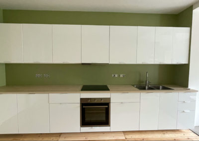 Montage cuisine Ikéa, rénovation parquet, peinture murs